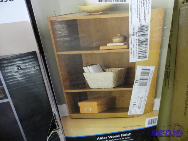 lot 43 image: Main stays 3 shelf book case. 31.65...