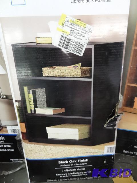 lot 44 image: Main stays 3 shelf book case. 31.65...