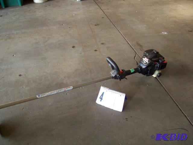 lot 4 image: Craftsman 17 weed wacker
