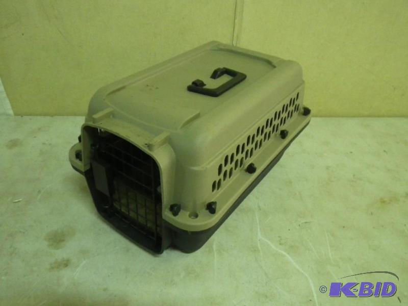 lot 128 image: Small cat carrier...
