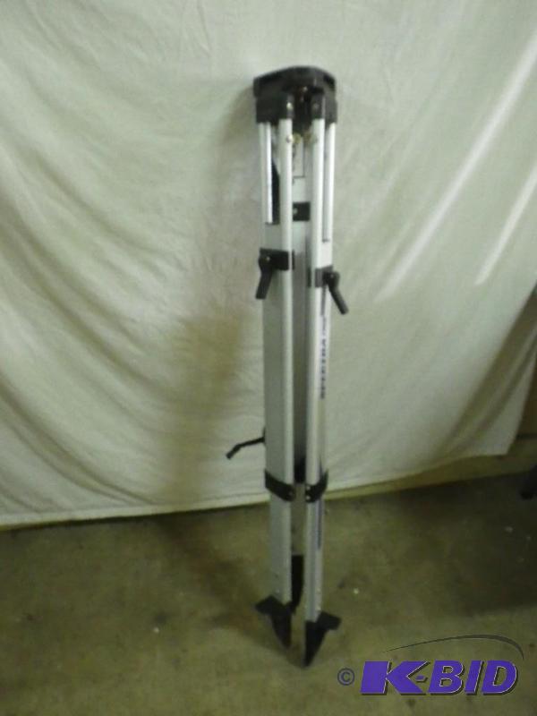 lot 68 image: Laser lever tripod...