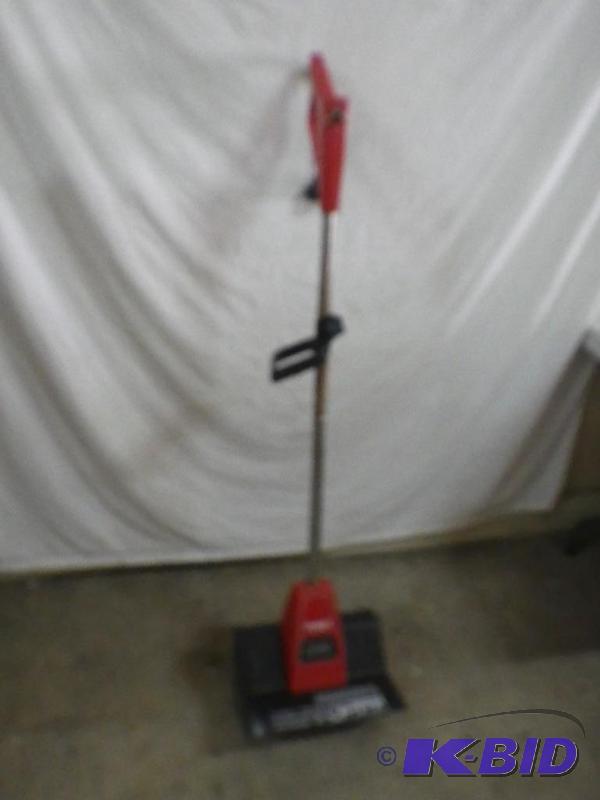lot 74 image: Toro power shovel...