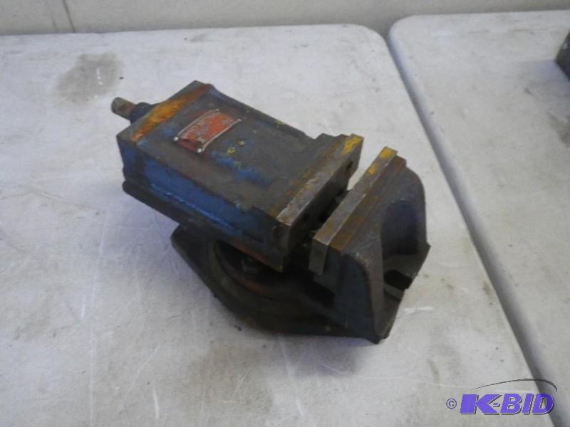 lot 77 image: machinists vise...
