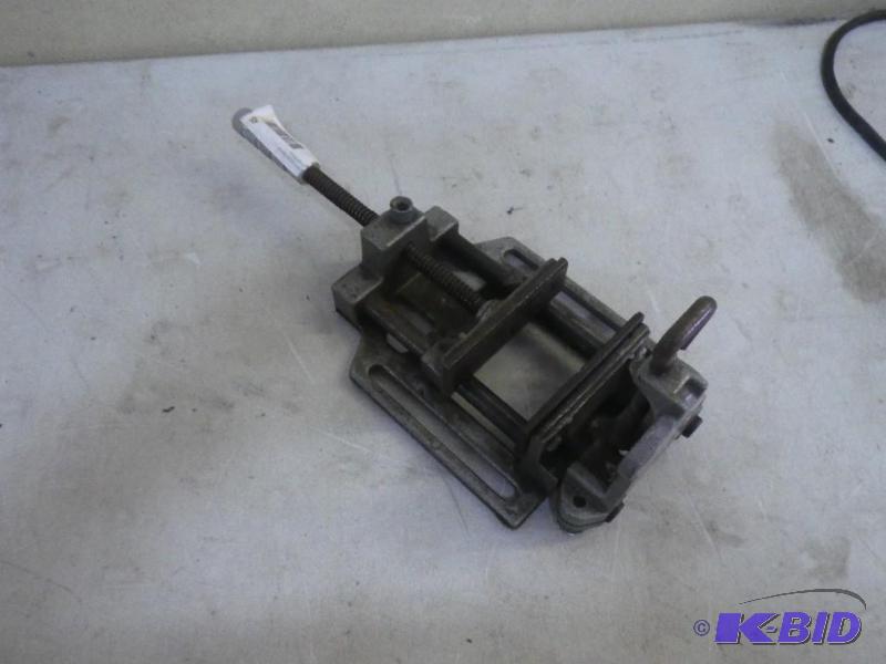 lot 81 image: machinists vise...