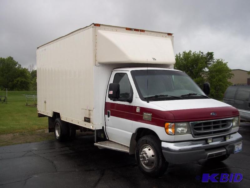lot 1 image: &nbsp1999 FORD Super Duty Cube Van...