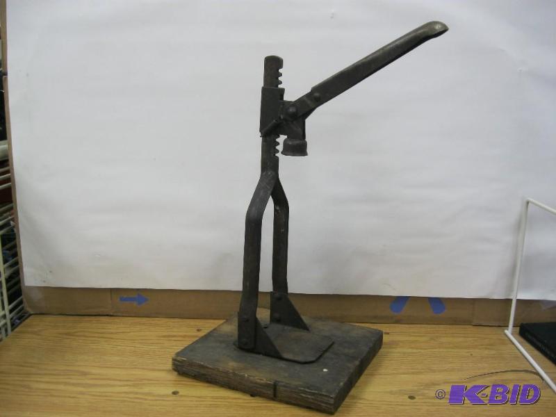 lot 110 image: Vintage Indestro Bottle Capper ...
