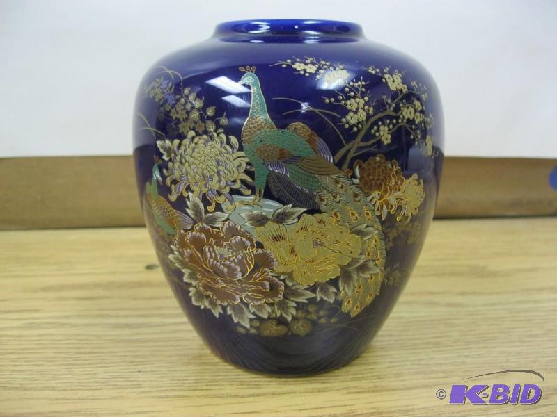 lot 122 image: Cobalt Blue Japaneese&nbspVase...