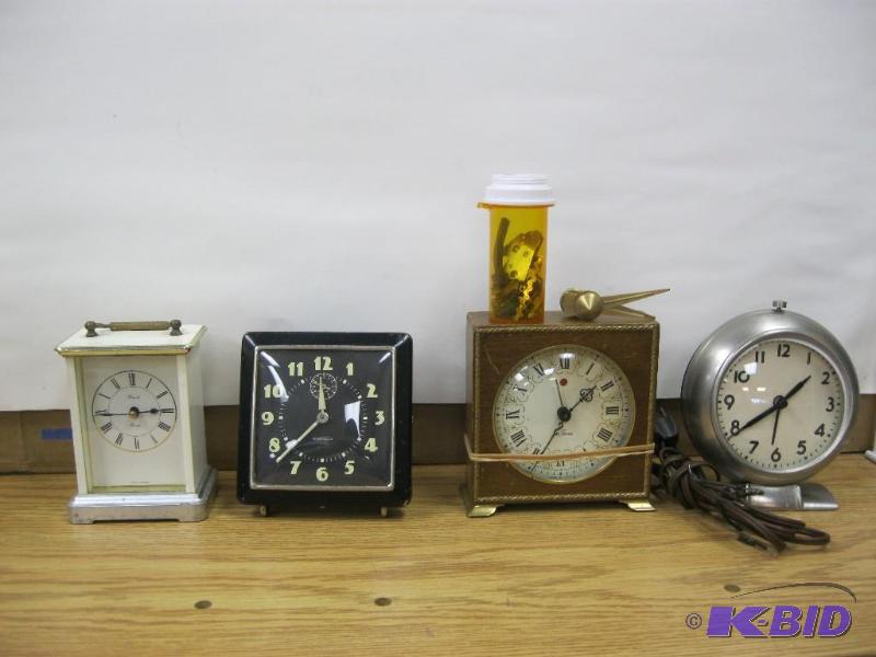 lot 125 image: Vintage Repairable Clock Part Lot...