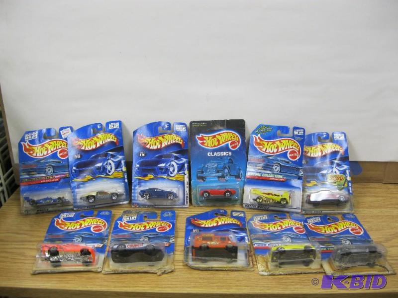 lot 147 image: Lot Of Unopened Hot Wheels Cards Ha...