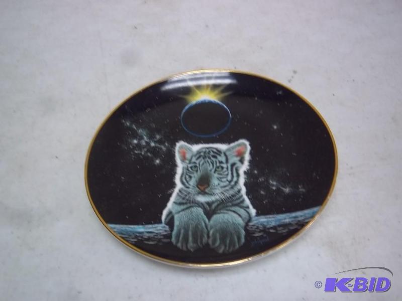 lot 180 image: Franklin Mint Collectible Tiger Pla...