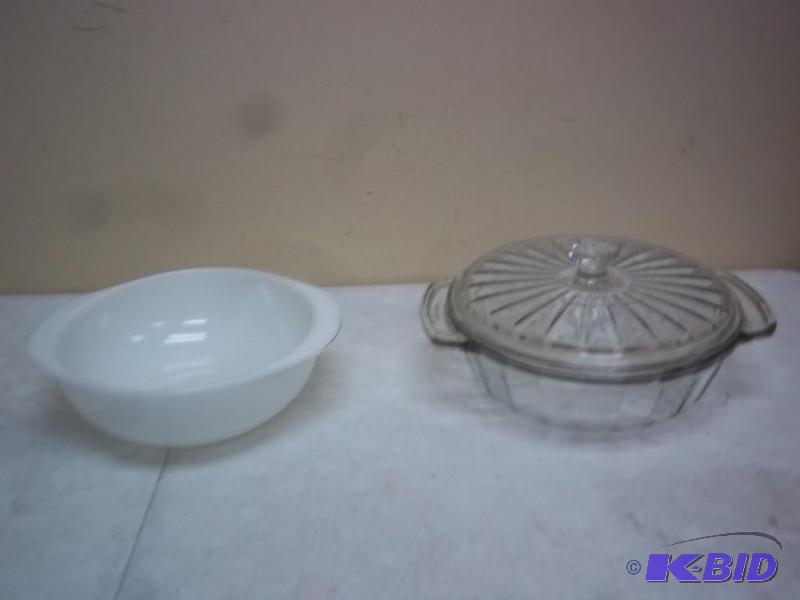 lot 185 image: Pair Glass Serving Dishes - Pyrex...
