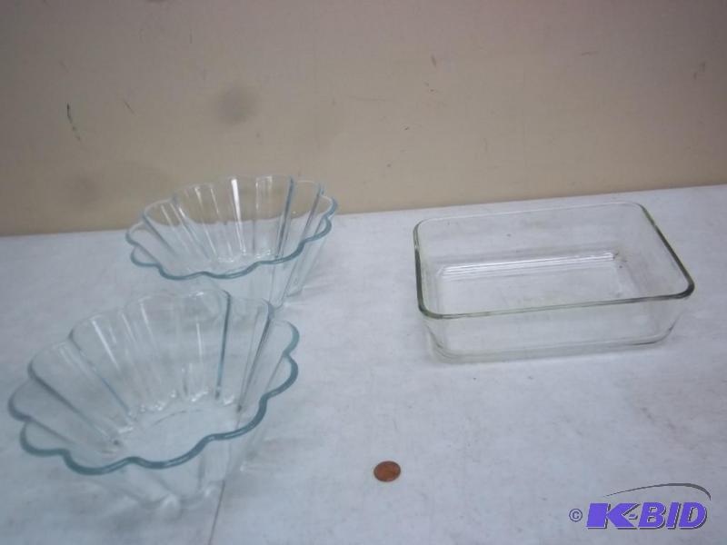 lot 186 image: Lot Of Serving Dishes - Pyrex...