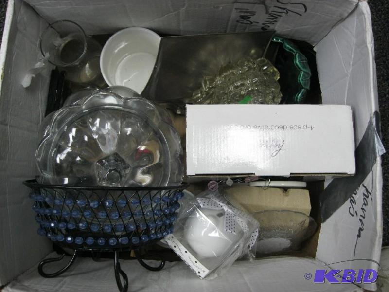 lot 200 image: Large Box Of Various Decor Items...