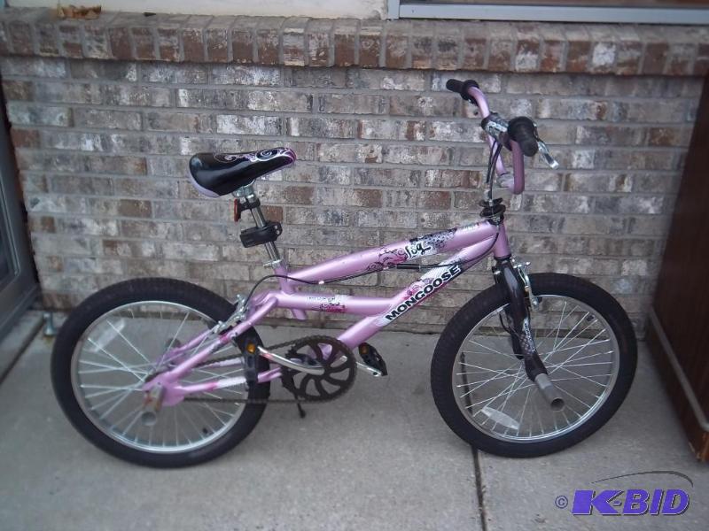 lot 23 image: Girls Pink Mongoose Bike Very Good ...