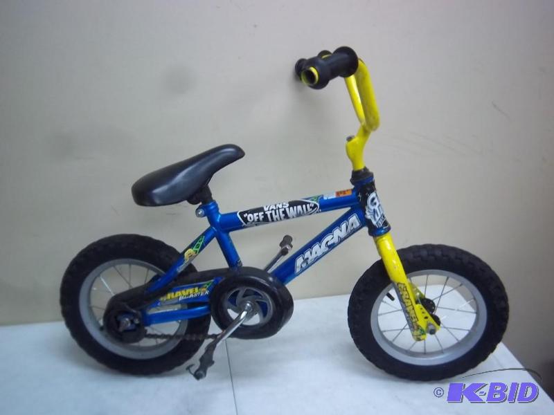 lot 254 image: Small Kids Bike - Lots Of Wear - Ma...