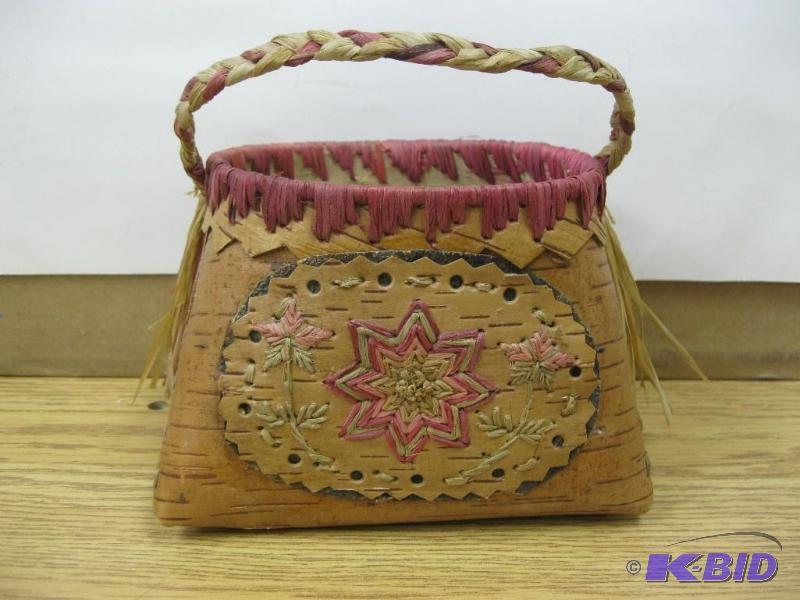 lot 259 image: Hand Made Fold Art Woven Bag...