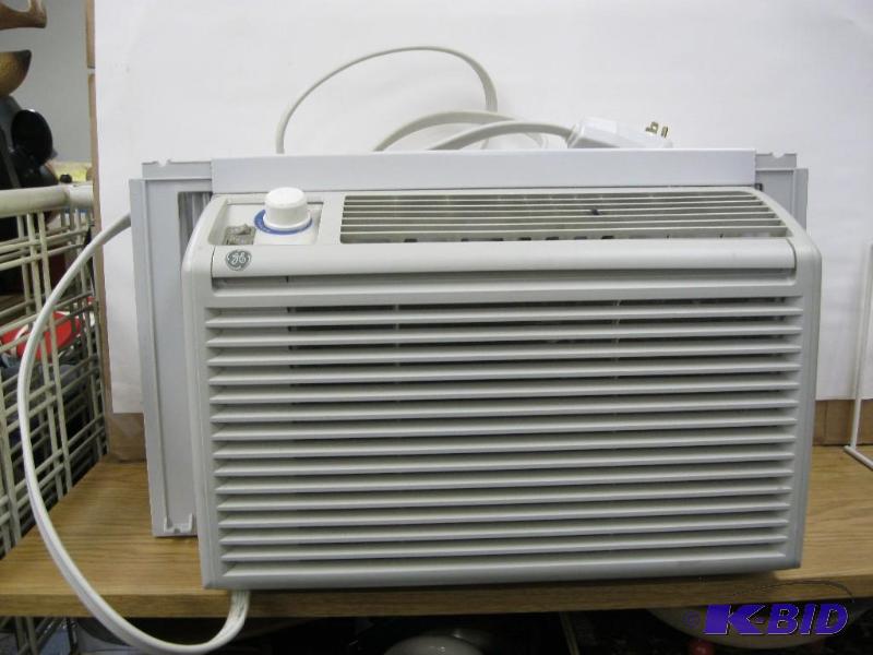 lot 26 image: GE Air Conditioner 5150 BTU Tested ...