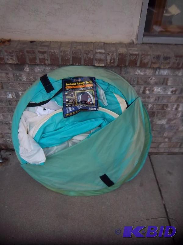 lot 264 image: Small Pop Up Tent...