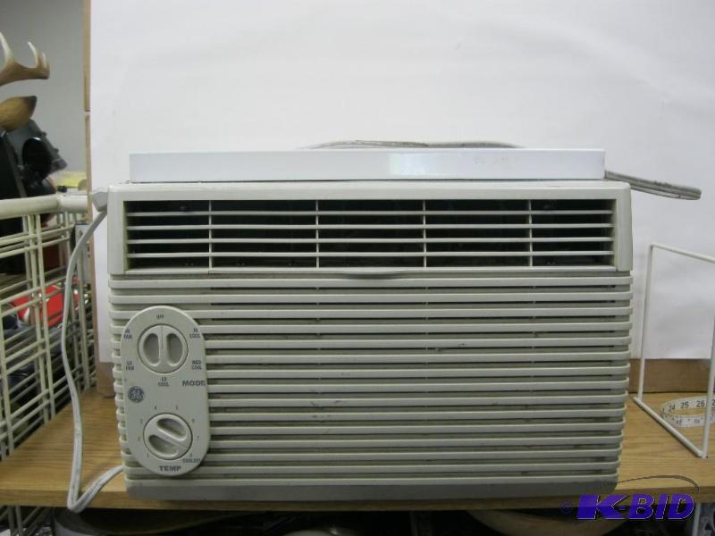 lot 27 image: GE Air Conditioner 5200 BTU Tested ...