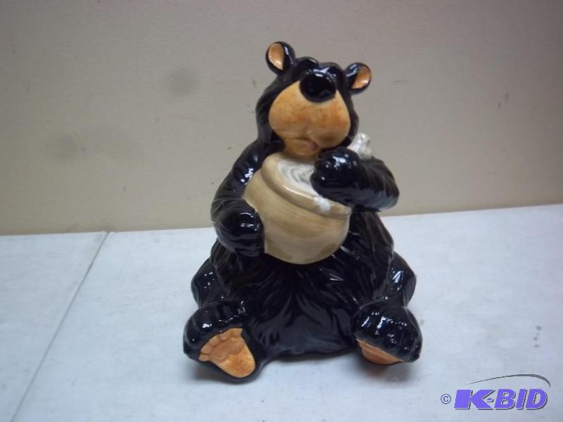 lot 31 image: Bear Cookie Jar - Light Wear...