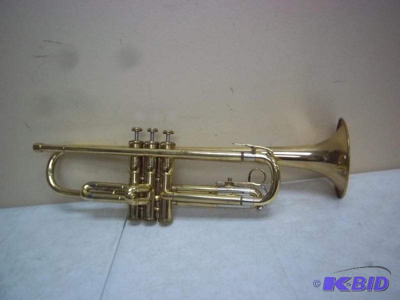 lot 4 image: Olds Trumpet Missing Mouth Piece Ne...