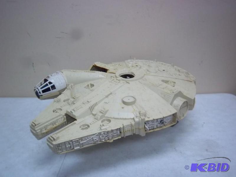 lot 41 image: Vintage Kenner Star Wars Millennium...