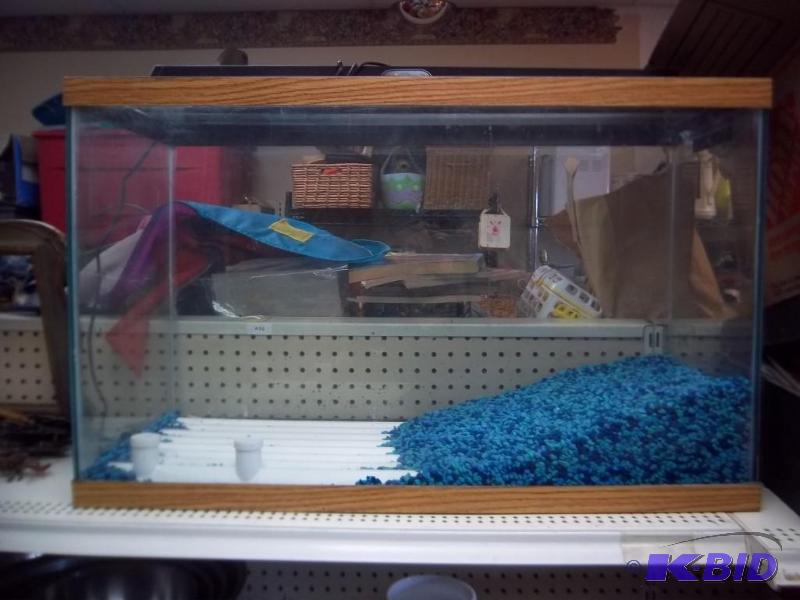 lot 48 image: Aquarium With Rock And Light - Fish...