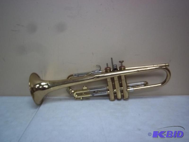 lot 5 image: Trumpet Missing Mouth Piece Needs W...