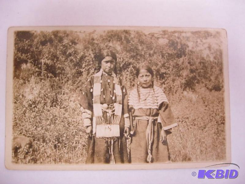 lot 83 image: Vintage Antique Indian Children Pos...