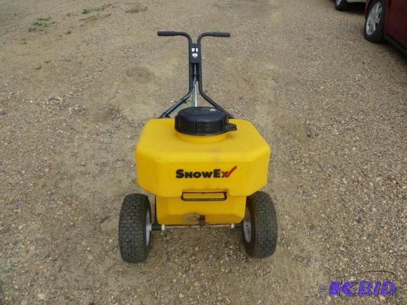 lot 10 image: Snow EX chloride sprayer 2 wheel c...