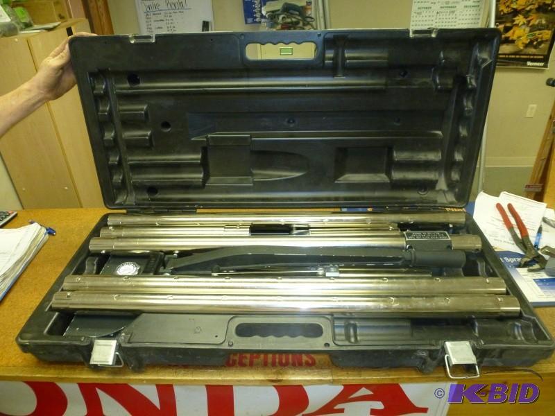 lot 13 image: Crain Carpet Stretcher Model# 500 ...