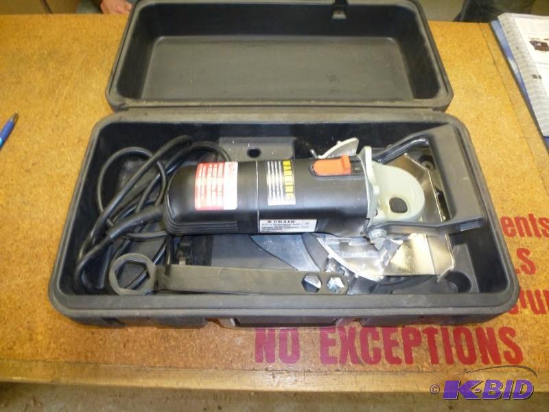 lot 14 image: Crain Undercut saw Model# 555 Mult...