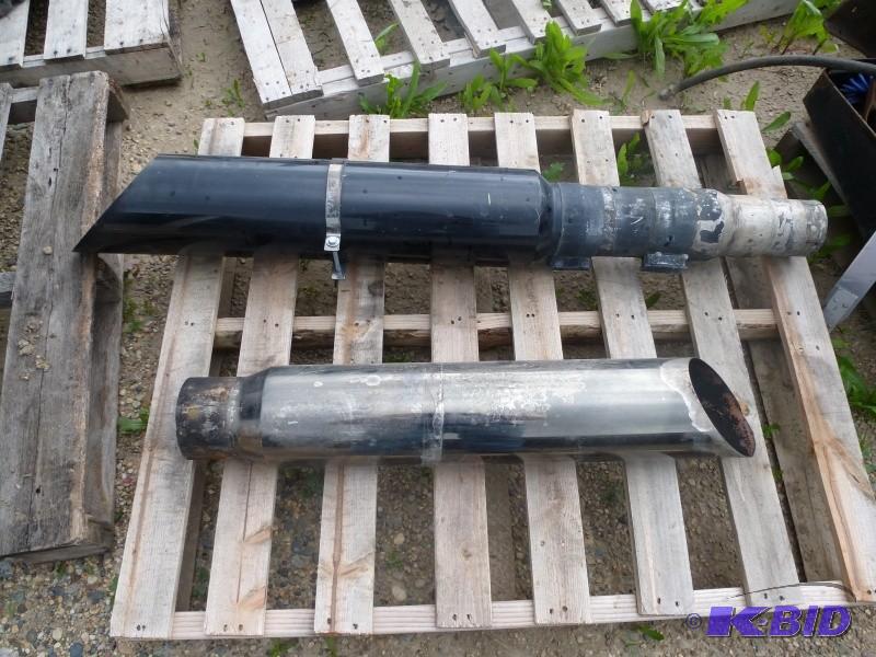 lot 17 image: Truck exhaust stacks 2 exhaust upr...