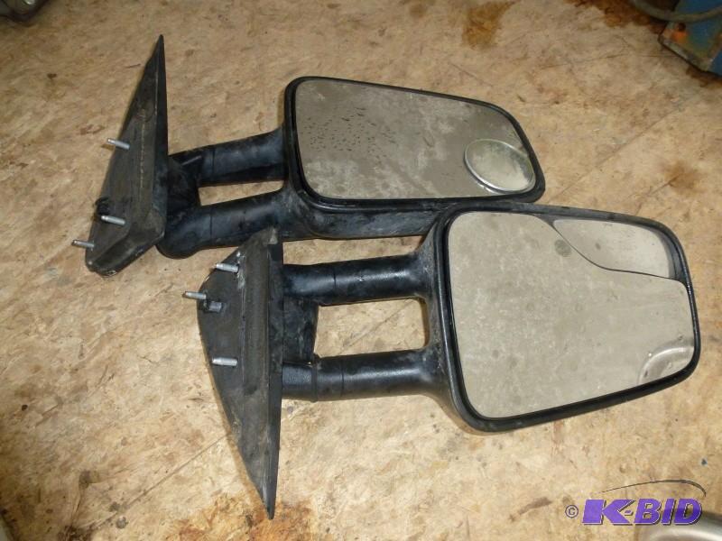 lot 18 image: Truck mirrors Set of 2 Fits 2001- ...