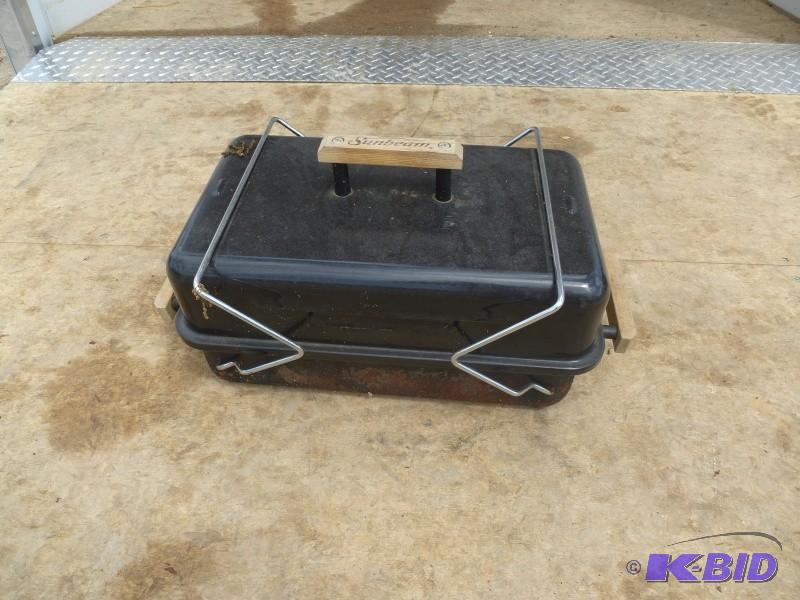 lot 33 image: Sunbeam Grill Table top camp model...