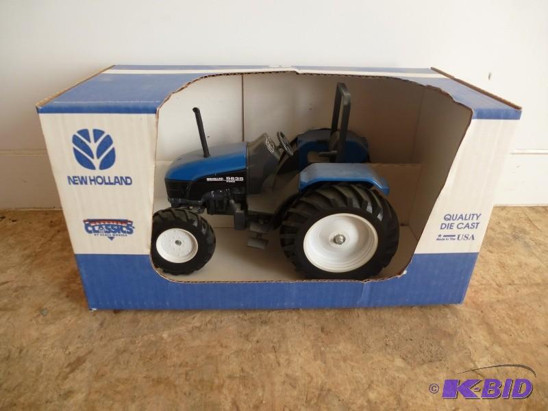 lot 37 image: New Holland Toy Tractor 116 scale...