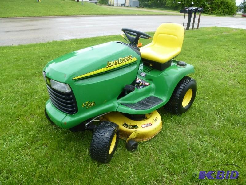 lot 5 image: John Deere LT 160 Has 16 Hp Kohler...