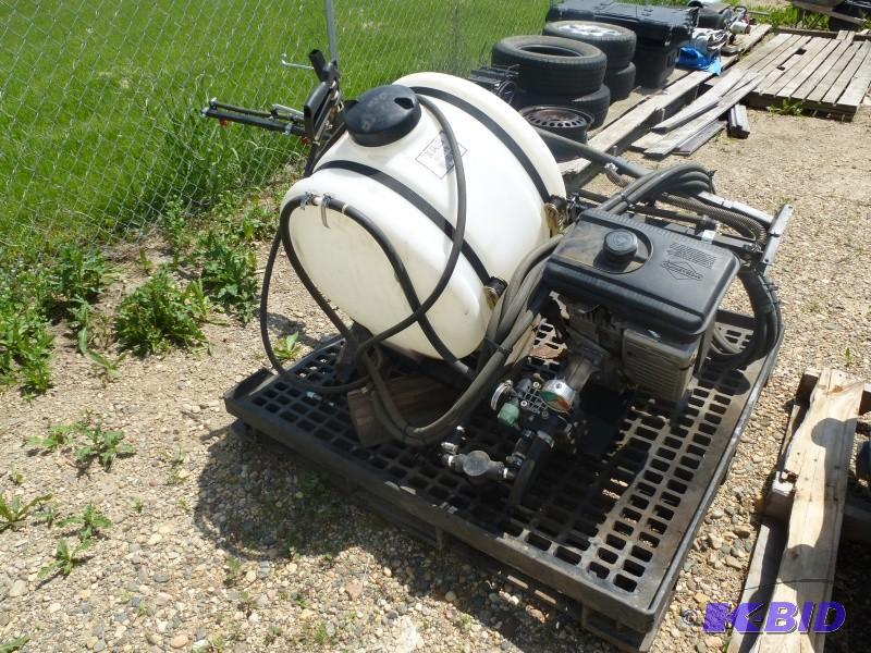 lot 8 image: Industrial Sprayer Has 3.5 Hp Brig...