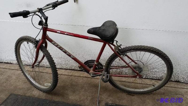 lot 15 image: Huffy Bear Creek 15 speed Bike, fla...
