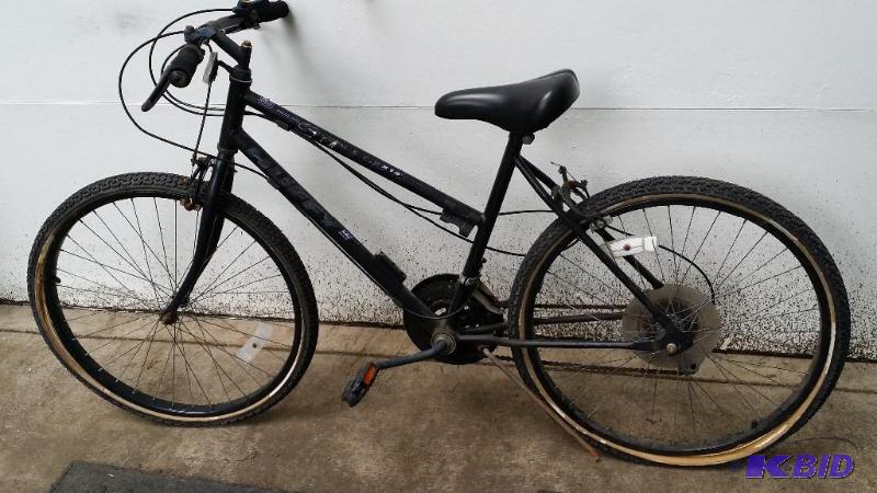 lot 16 image: Huffy Ladies 15 speed Bike. Tires a...