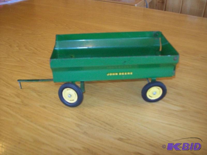 Metal John Deere attachment item 11...