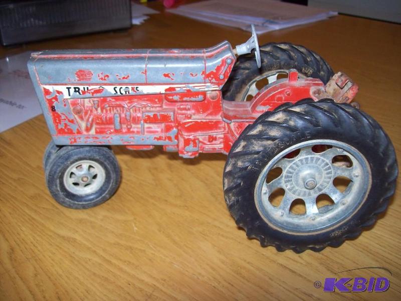 Metal Tru Scale tractor item 23...
