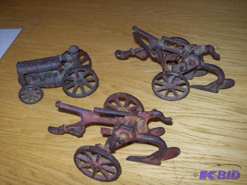 Metal tractor wattachments -(3) it...