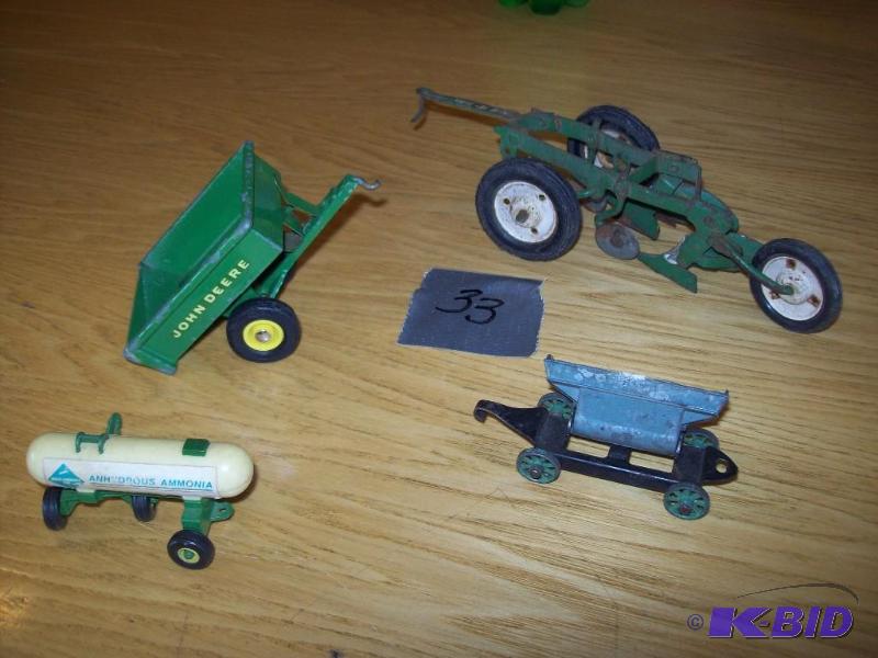 Small John Deere attachments -(4) i...