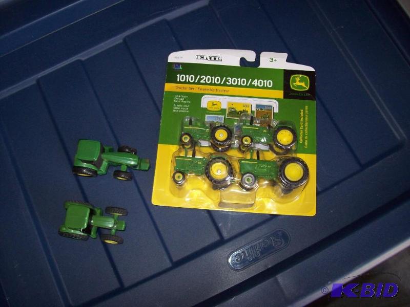 Small John Deere tractors -(4) in p...