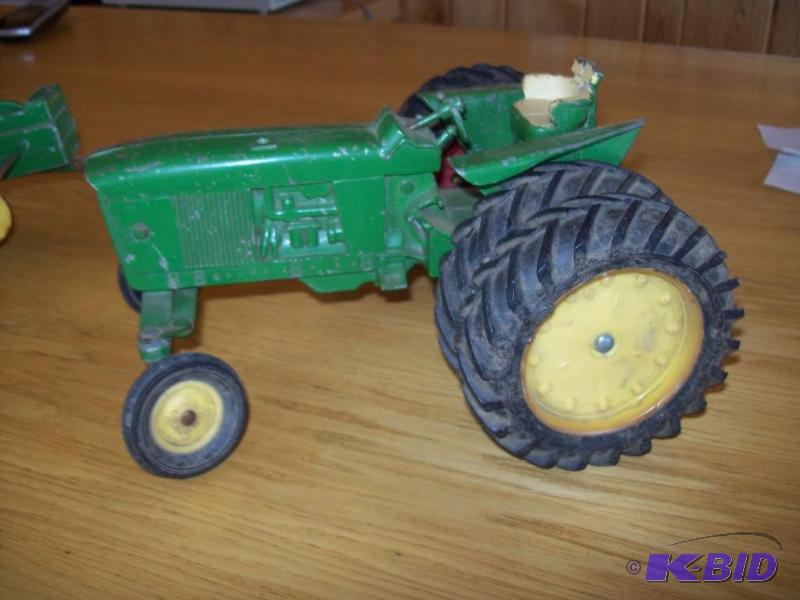 John Deere tractor wattachment ite...