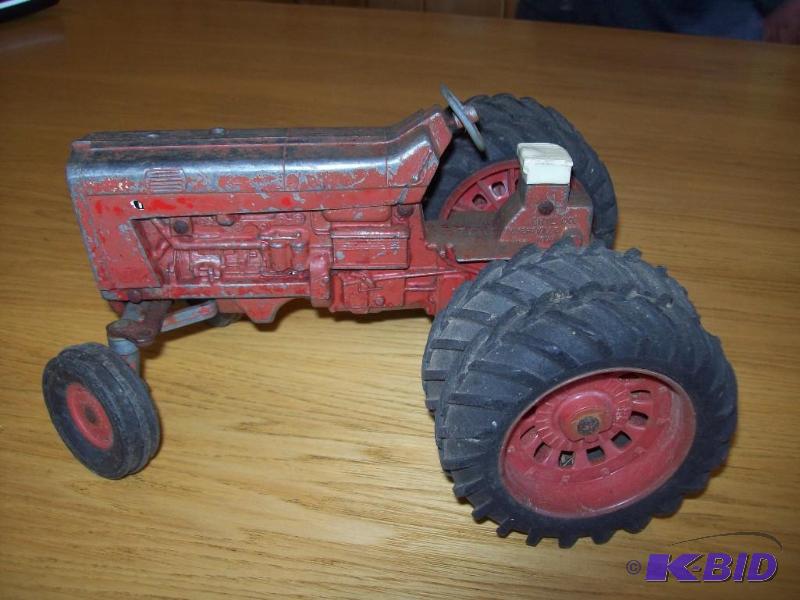 Metal tractor item 7...