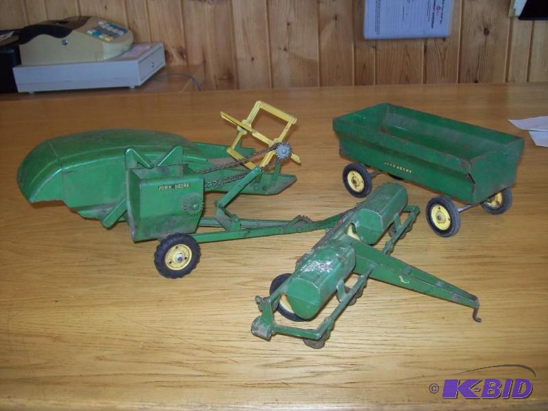 Metal John Deere attachments -(3) i...
