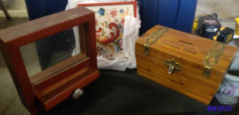 Vintage wooden bank, Picture frame ...