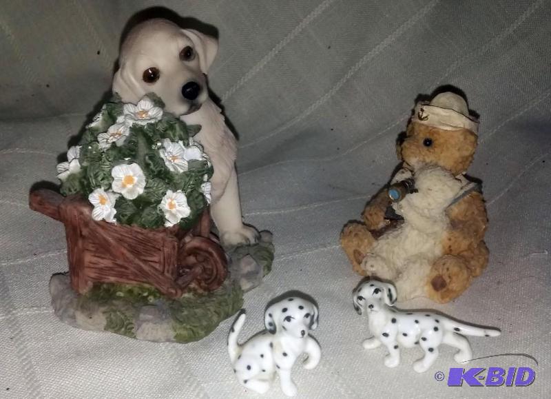 Lot of 4 figurines, dogs and bear...